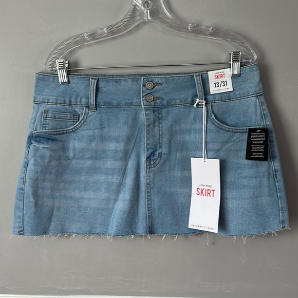 Celebrity Pink Women's Mini Denim Skirt Size 13/31 - Picture 3 of 10
